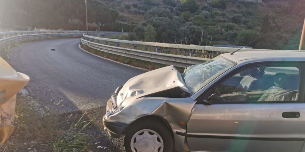Auto contro il guardrail lungo la Tangenziale di Messina: ferite due catanesi