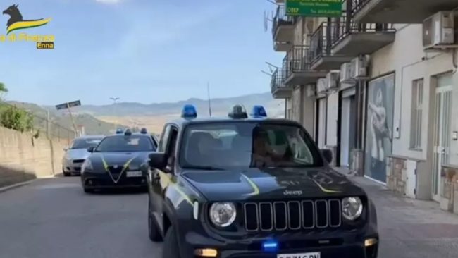 Maxi frode fiscale per oltre 1 milione di euro a Nicosia: 5 arresti, nei guai 2 noti imprenditori