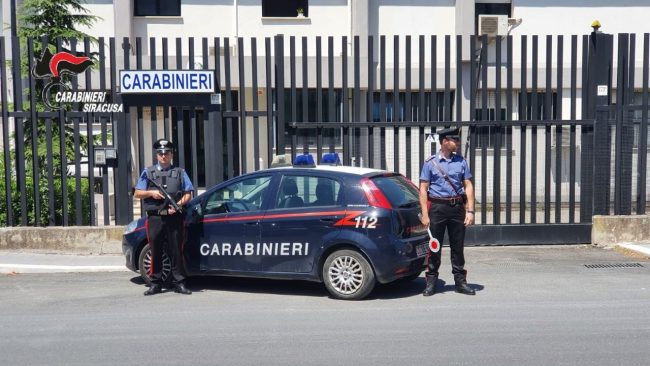 Lentini, casolare rurale trasformato in una serra hi-tech della droga: ai domiciliari 35enne