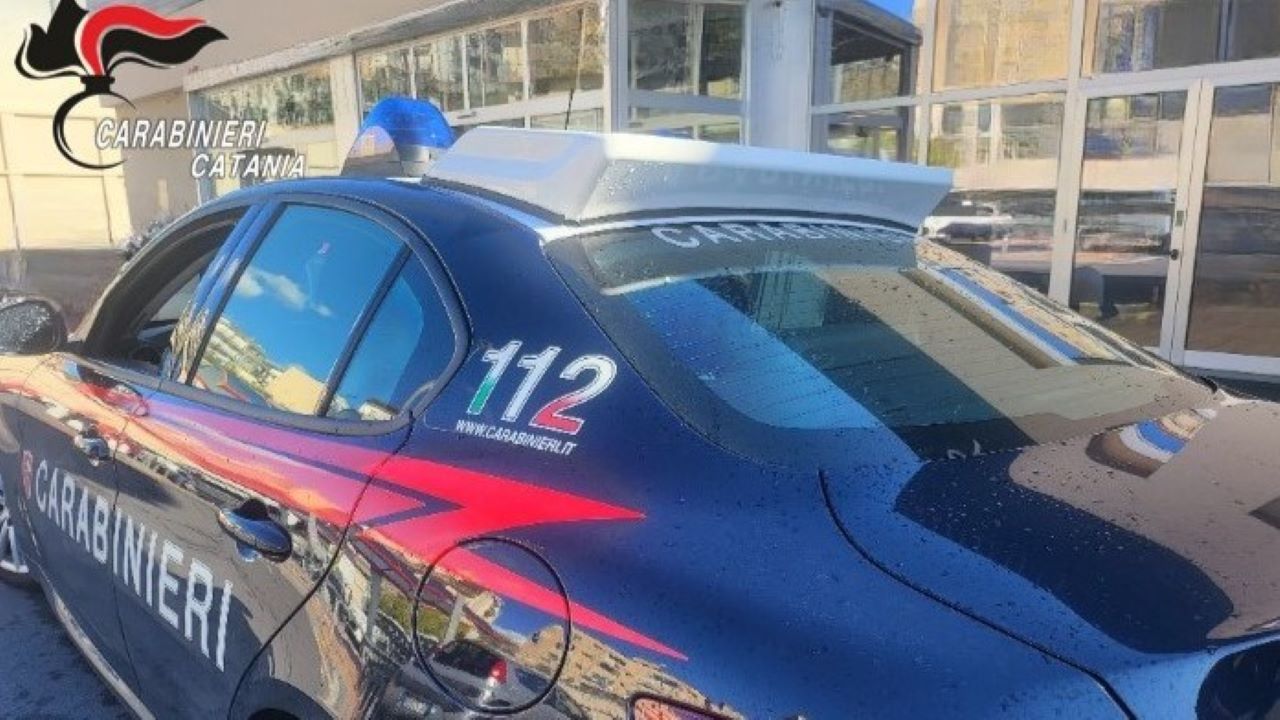 Catania, tentano di rubare 1200 euro di tonno in scatola: arrestati