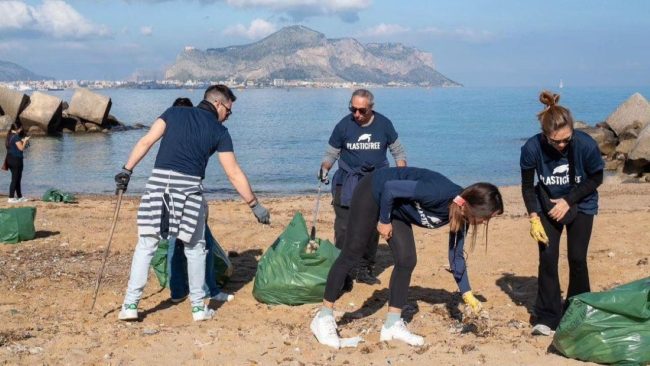 Giornata Mondiale degli Oceani, le attività in Sicilia dei volontari di Plastic free