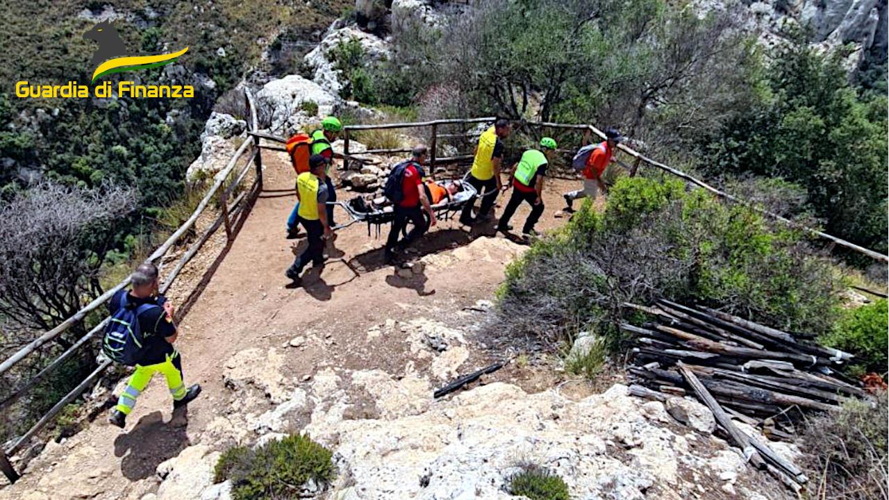 Gita nella riserva finisce male, soccorsa una turista a Cavagrande