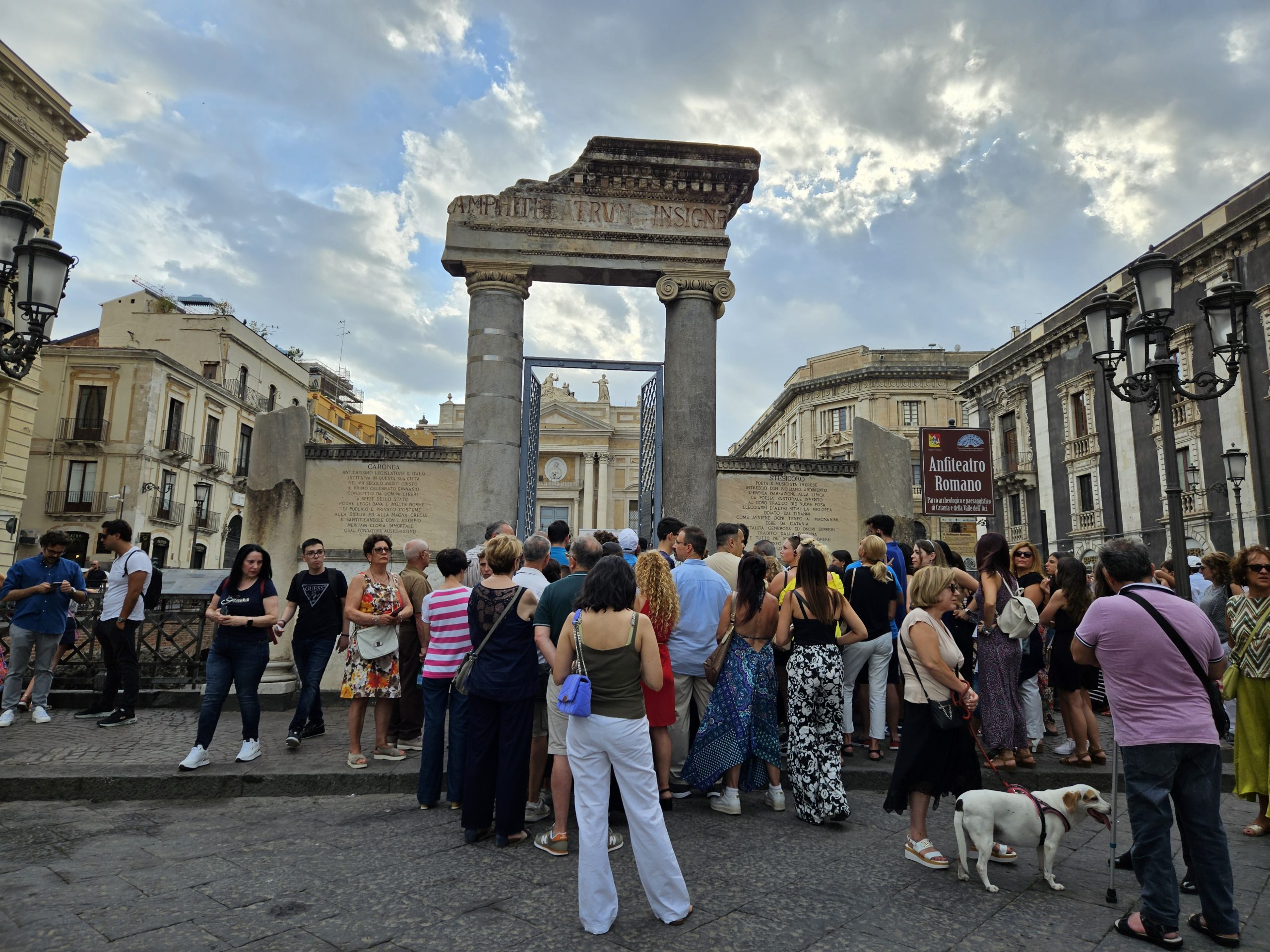 Riaperto l’Anfiteatro Romano di Piazza Stesicoro. Folla al nuovo esordio