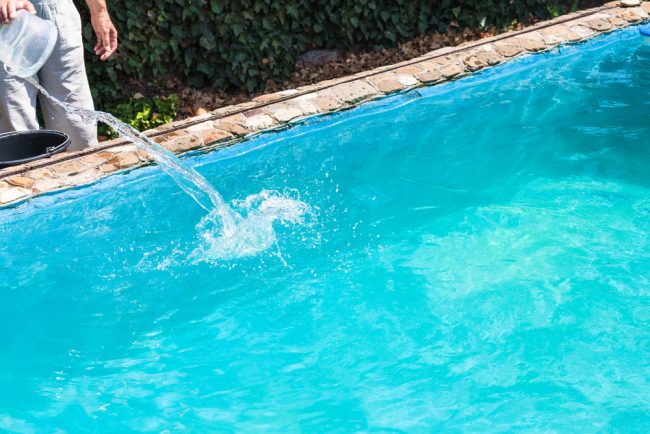 Guida completa sui prodotti chimici da utilizzare in piscina