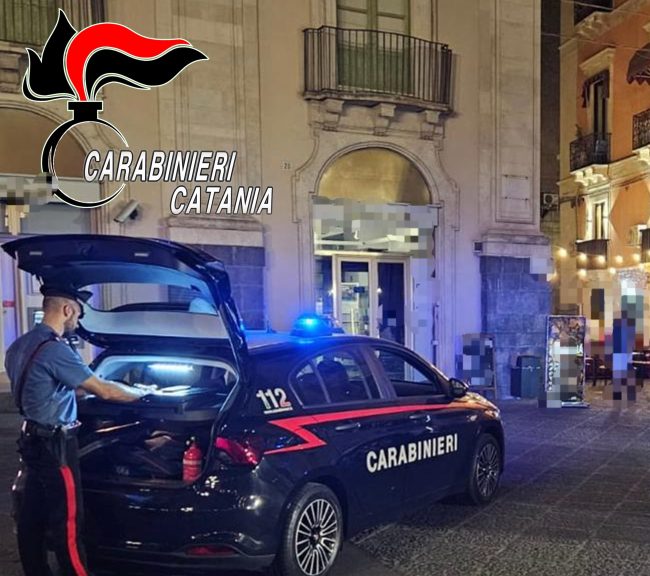 Faceva “affari di droga” nel centro della movida catanese: pusher ai domiciliari