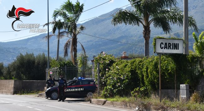 Gettano fuori dal finestrino la droga e si danno alla fuga: arrestati 3 giovani pusher sulla Statale 113