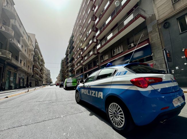 Entra in un supermercato catanese con una borsa da donna ed effettua una rapina, arrestato