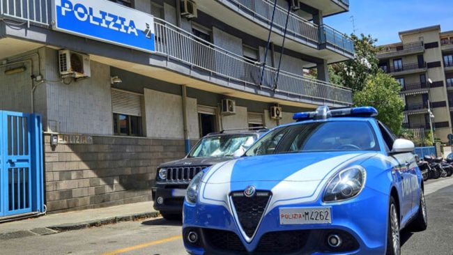 Si fingevano agenti di compagnie assicurative ma erano truffatori: vittima un’anziana di Catania