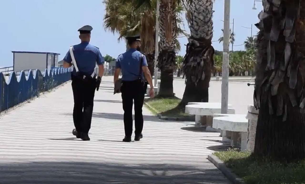 Abusi su una 15enne mentre faceva il bagno al mare: un arresto a Marina di Ragusa