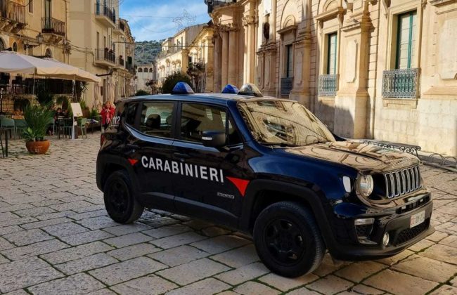 Arrestato straniero nel Ragusano per reiterati crimini e violazioni, trovato con coltello e droga