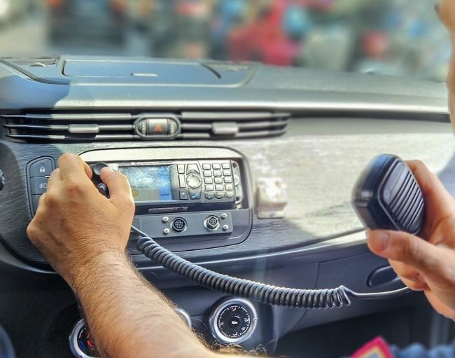 Scopre di essere stata denunciata dal compagno e lo minaccia, pretendeva pure una cospicua somma di denaro