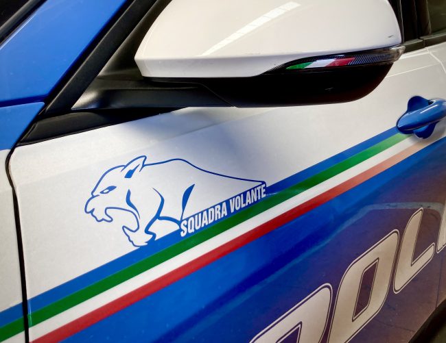 Dalla mancata precedenza alla furiosa rissa a Palermo tra un tassista e un automobilista: un ferito