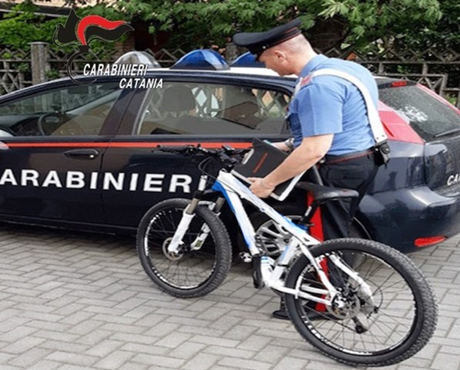 Catania, prova a rubare nei garage di un condominio ma un vicino lo scopre: 23enne denunciato