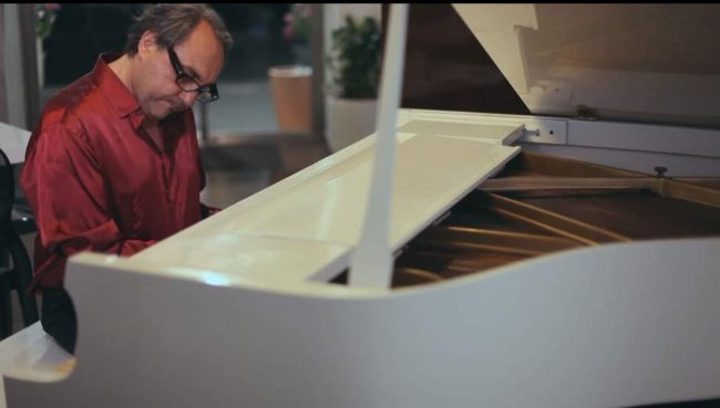 Salvatore Guglielmino racconta “Miti e Storie di Sicilia-Canti e cunti in latin swing”