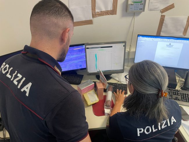 Preso ladro di salumi, formaggi e profumi all’aeroporto di Catania