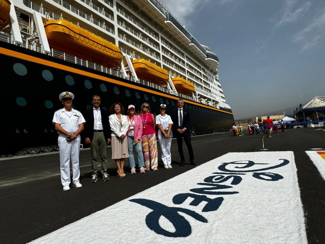 Torna la crociera Disney a Catania: oltre tremila passeggeri sulla “Dream”, alcuni a lezione di arancino