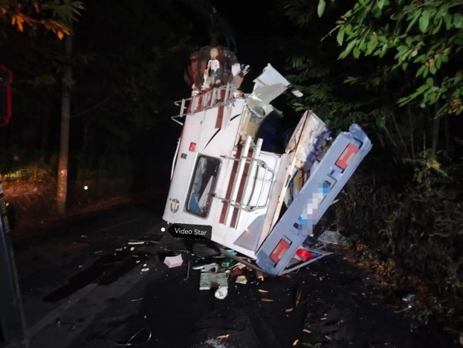 Camper si ribalta a Pedara