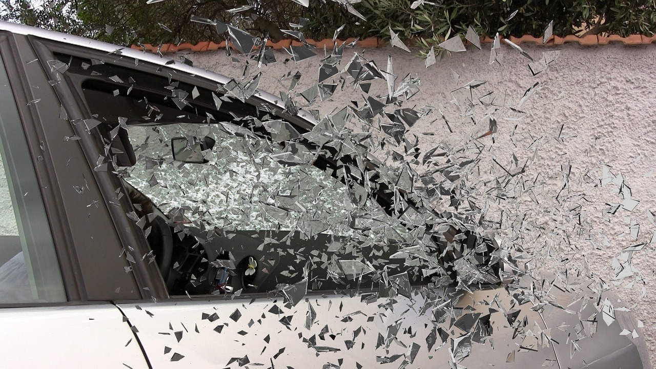 Incidente Tangenziale di Catania, auto si schianta contro guardrail: traffico in tilt