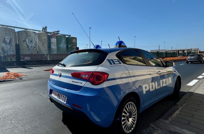 Due pluripregiudicati del Catanese sorpresi a rubare climatizzatori