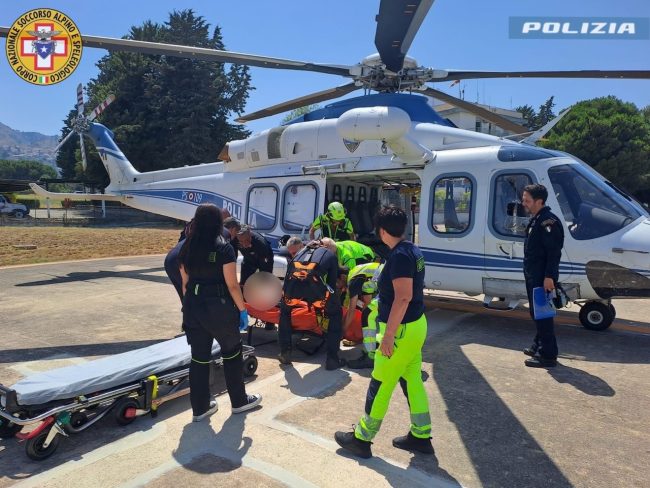 Traumi e fratture per una 17enne parapendista finita contro le rocce a Cefalù
