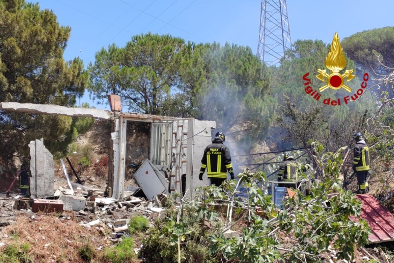 Messina, esplode una fabbrica di fuochi d’artificio: tre feriti gravi