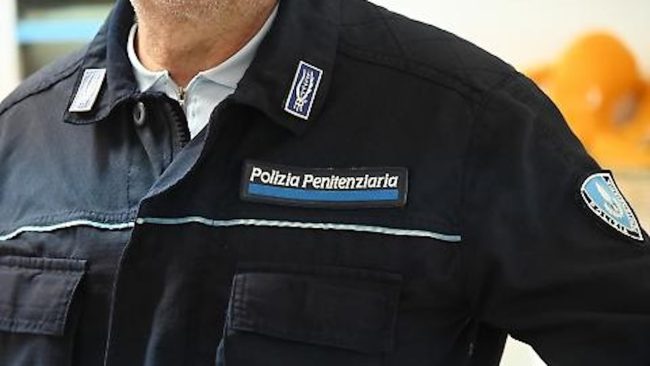 Agente della Penitenziaria del carcere di Favignana trovato impiccato in un bosco