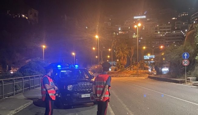 Controlli alla movida di Giardini Naxos: sequestrati oltre 100 kg di alimenti in cattivo stato in un locale