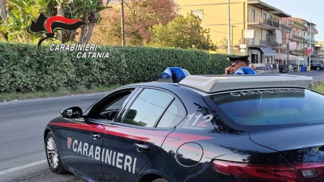 Immortalato dalle telecamere mentre ruba tra gli scaffali di un supermercato: arrestato 42enne catanese