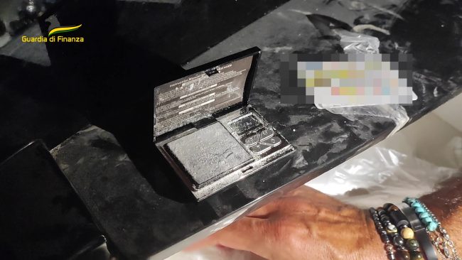 Smantellato sodalizio dedito al traffico di droga, arrestati tre gelesi. Giro d’affari di 15mila euro al mese – VIDEO