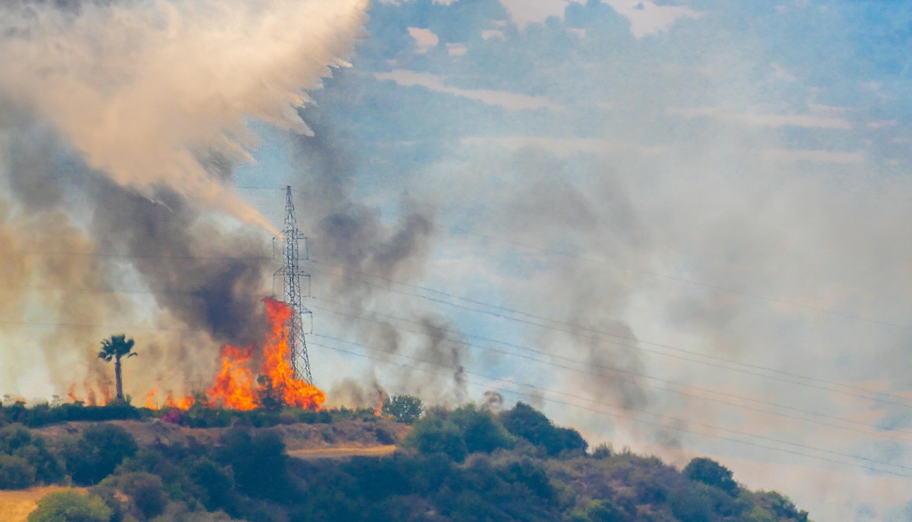 Incendi, più di venti roghi divorano il Palermitano