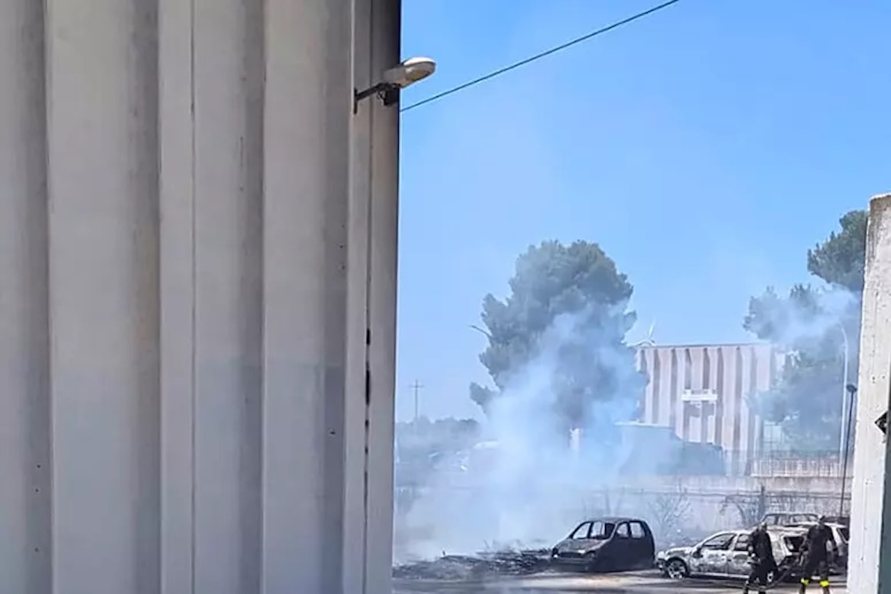 Incendio distrugge 13 mezzi dell’azienda Pro.co.i.tec. di Partanna