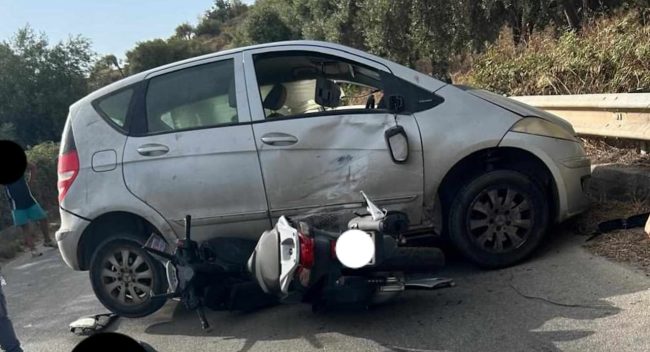 Incidente a Noto, Mercedes arrota uno scooter