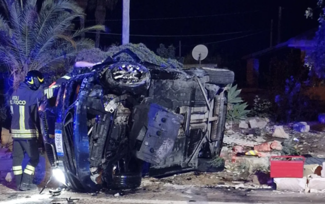 Grave incidente a Sampieri, auto si ribalta: 5 persone coinvolte