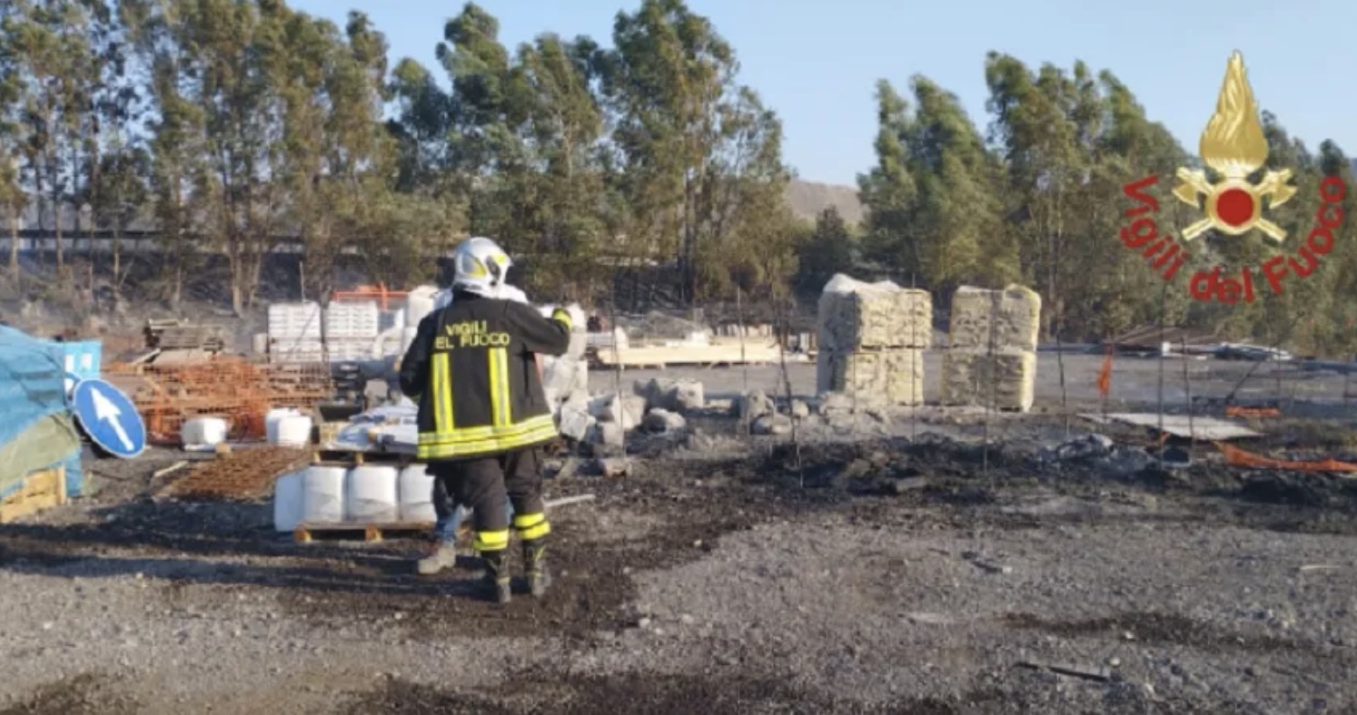 A19, incendio nei pressi di Enna: chiuso un tratto della Palermo-Catania