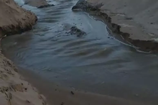 Condotta irrigua guasta, erogazione sospesa a Menfi dove l’acqua si disperde in mare