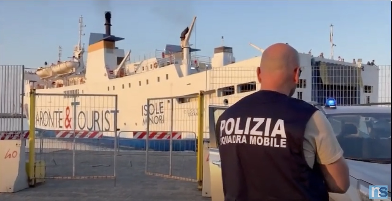 Viaggi della speranza finiti in tragedia, fermo di indiziato di delitto per due stranieri accusati di aver introdotto in Italia 46 migranti