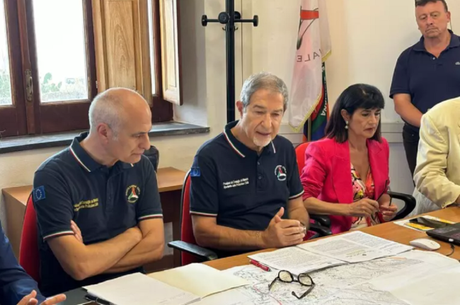 Il ministro Musumeci a Stromboli per presiedere vertice sull’eruzione