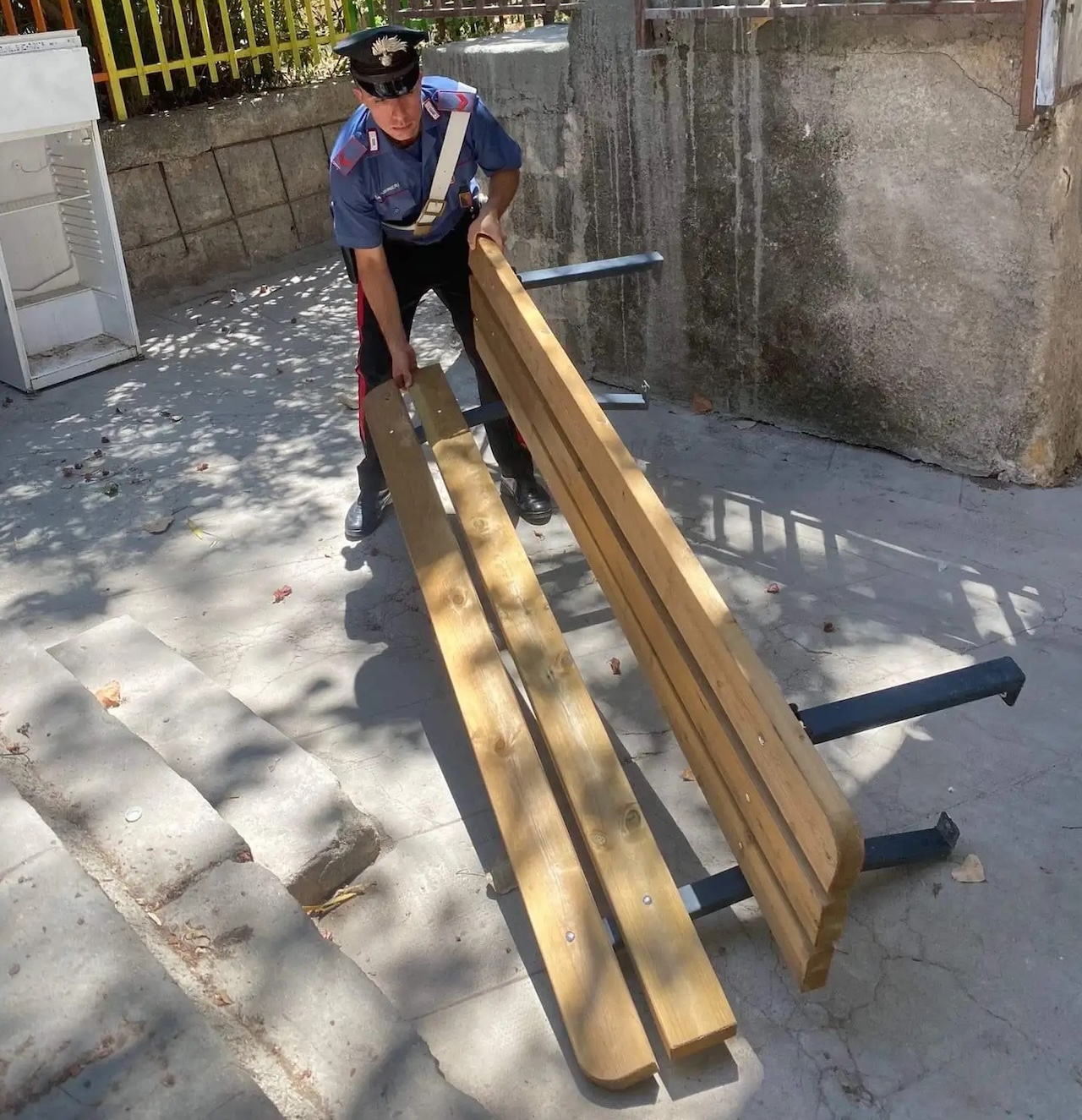 Ritrovata la panchina rubata a Palermo