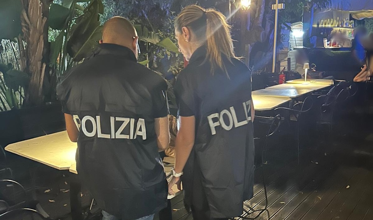 Il blitz durante una serata danzante alla Playa, tra problemi igienico-sanitari e irregolarità: titolare denunciato