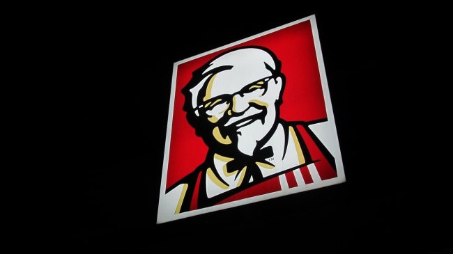 Furto con spaccata al Kfc di via Notarbartolo a Palermo