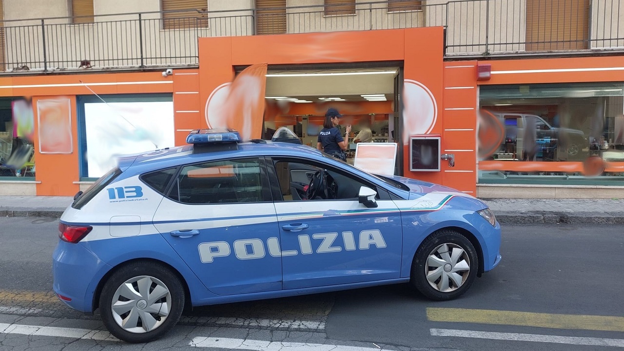 Catania, la rapina in un negozio e la fuga di un malvivente ricercato dopo un colpo fallito