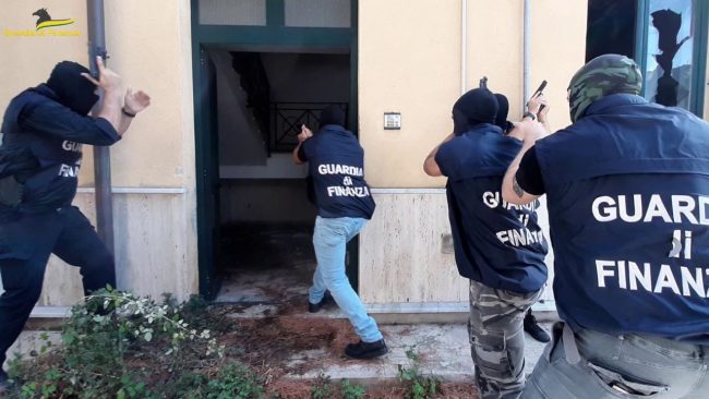 Infiltrazioni mafiose in appalti pubblici, estorsione e corruzione: 7 arresti – VIDEO