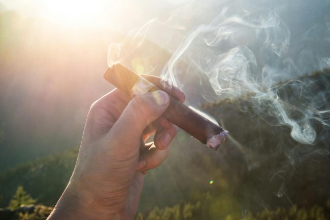 Enna, accoltella il vicino di casa per il fumo del sigaro