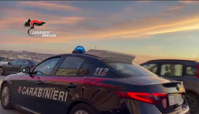 Molesta una ragazza sull’autobus e si masturba davanti a dei ragazzini, arrestato un 54enne a Siracusa