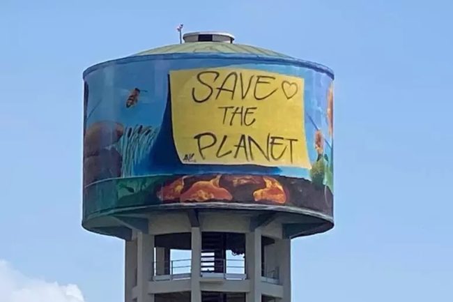 Serbatoio d’acqua di viale Tirreno cambia look: realizzato murales da street artist Barbagallo