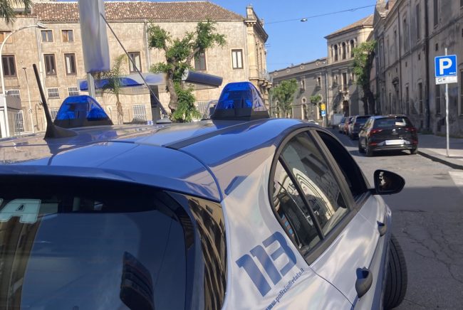 Palermo, trovata morta in casa una donna: era riversa in una pozza di sangue