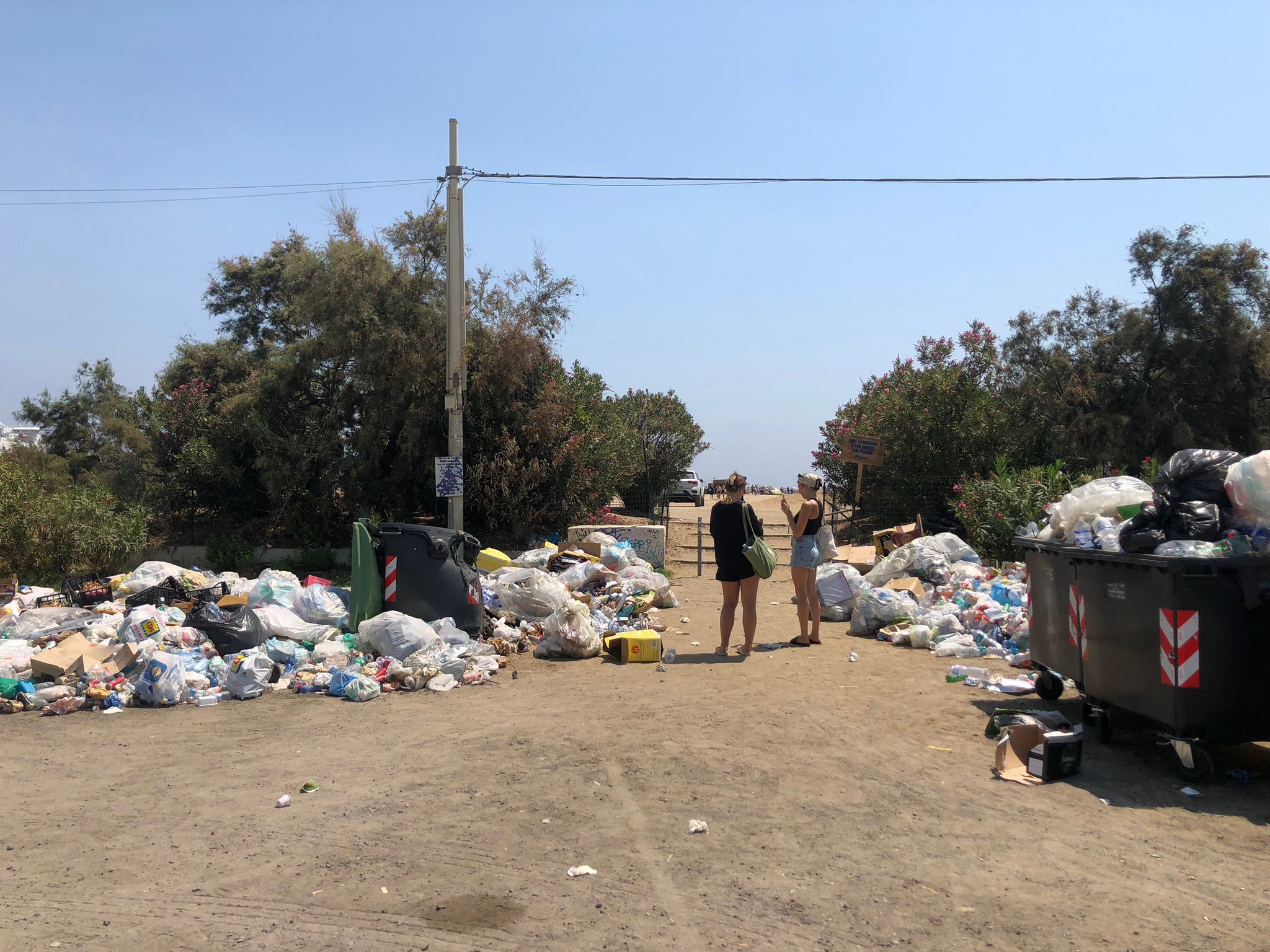 Spiagge libere a Catania, il Comuna valuta ipotesi revoca concessione per scorretto deposito rifiuti