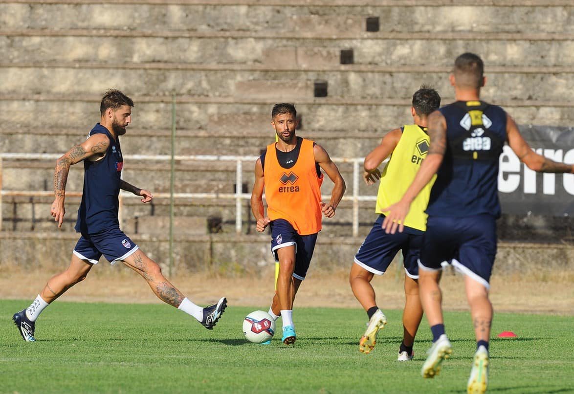 Carrarese-Catania, etnei senza i nuovi per ritardi nelle fideiussioni