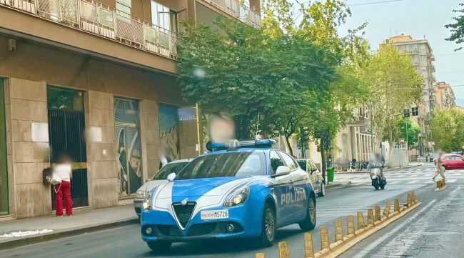 Catania, promotore finanziario aggredito con una pistola a salve da un cliente: 23enne denunciato