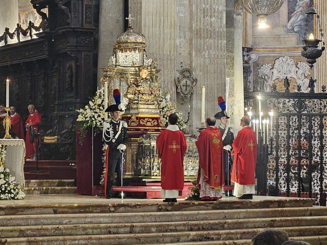 Il messaggio dell’Arcivescovo Luigi Renna assente alle celebrazioni estive di Sant’Agata. Sviene carabiniere in alta uniforme